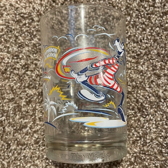 Disney World 25th Anniversary McDonalds cups - Picture 7 of 8